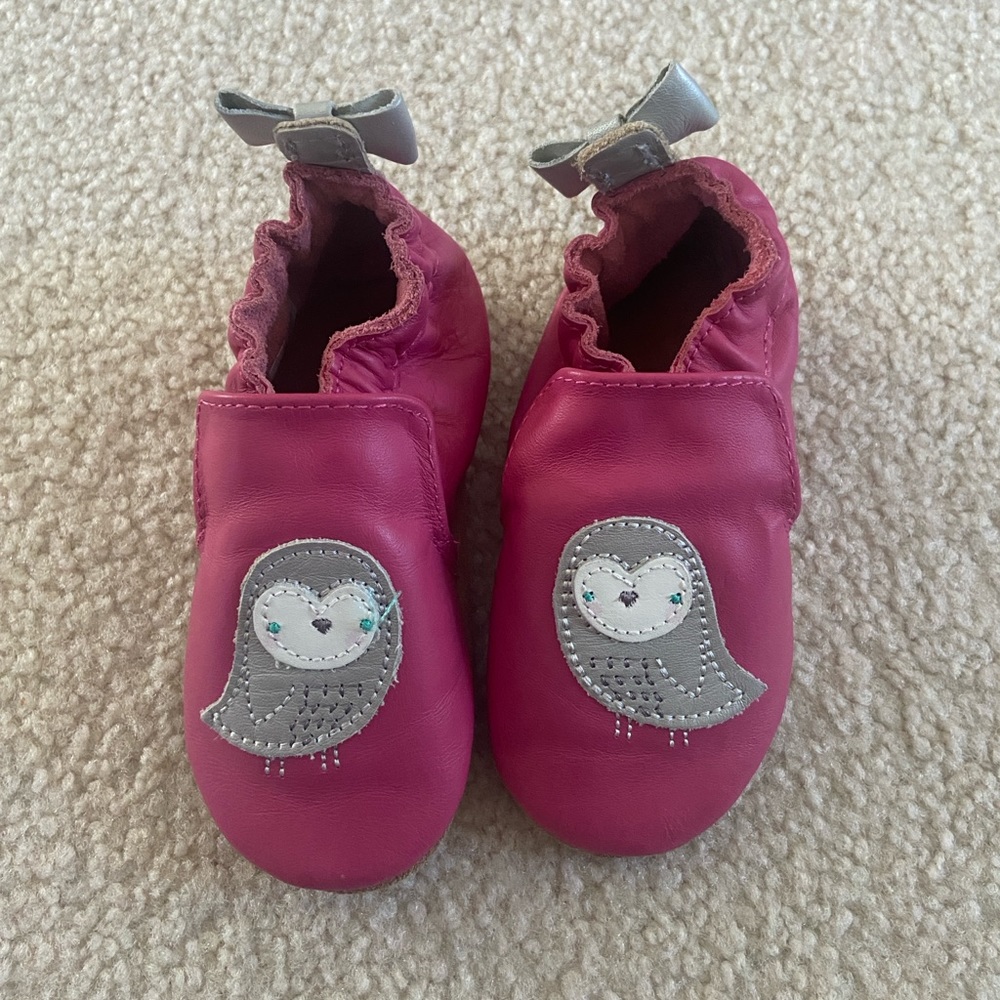 NEW! Never worn Robeez soft sole shoes for baby